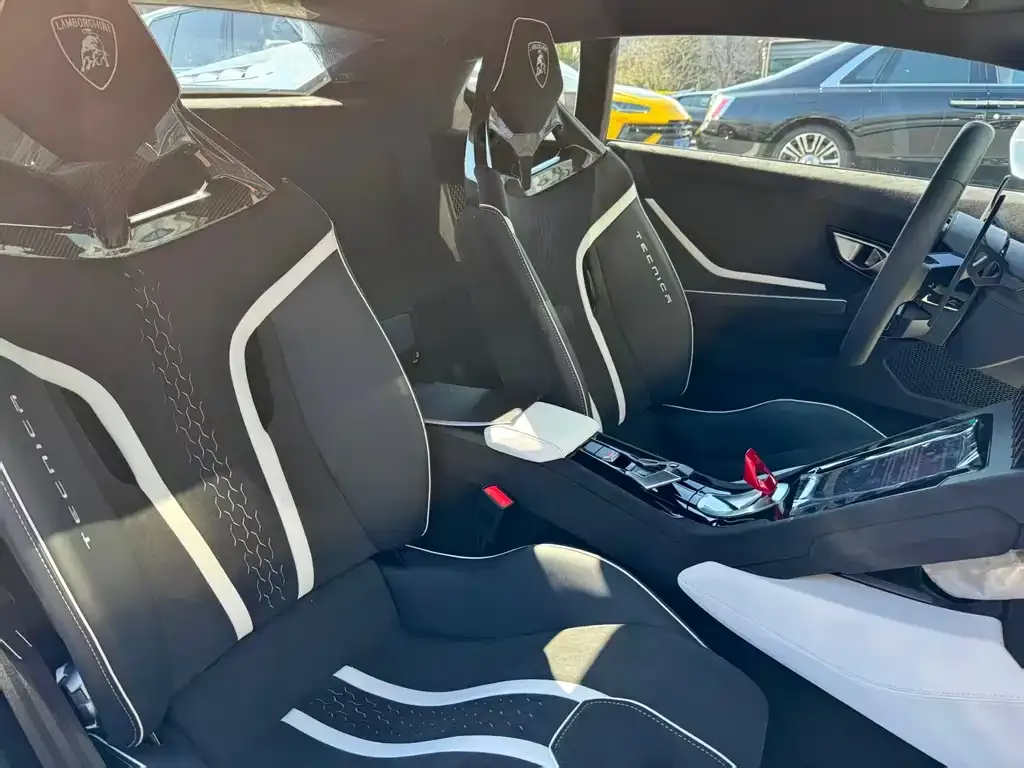 Lamborghini Huracan 2024 из CN, фото 5