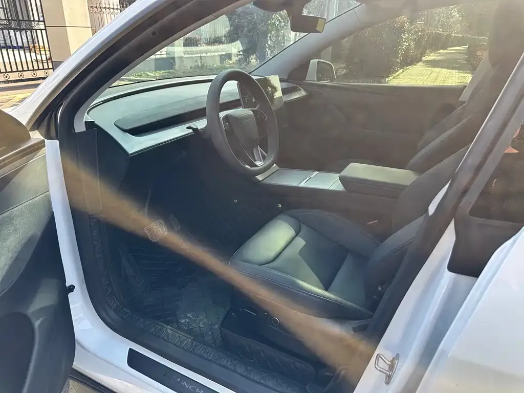 Tesla Model Y 2025 из CN, фото 2
