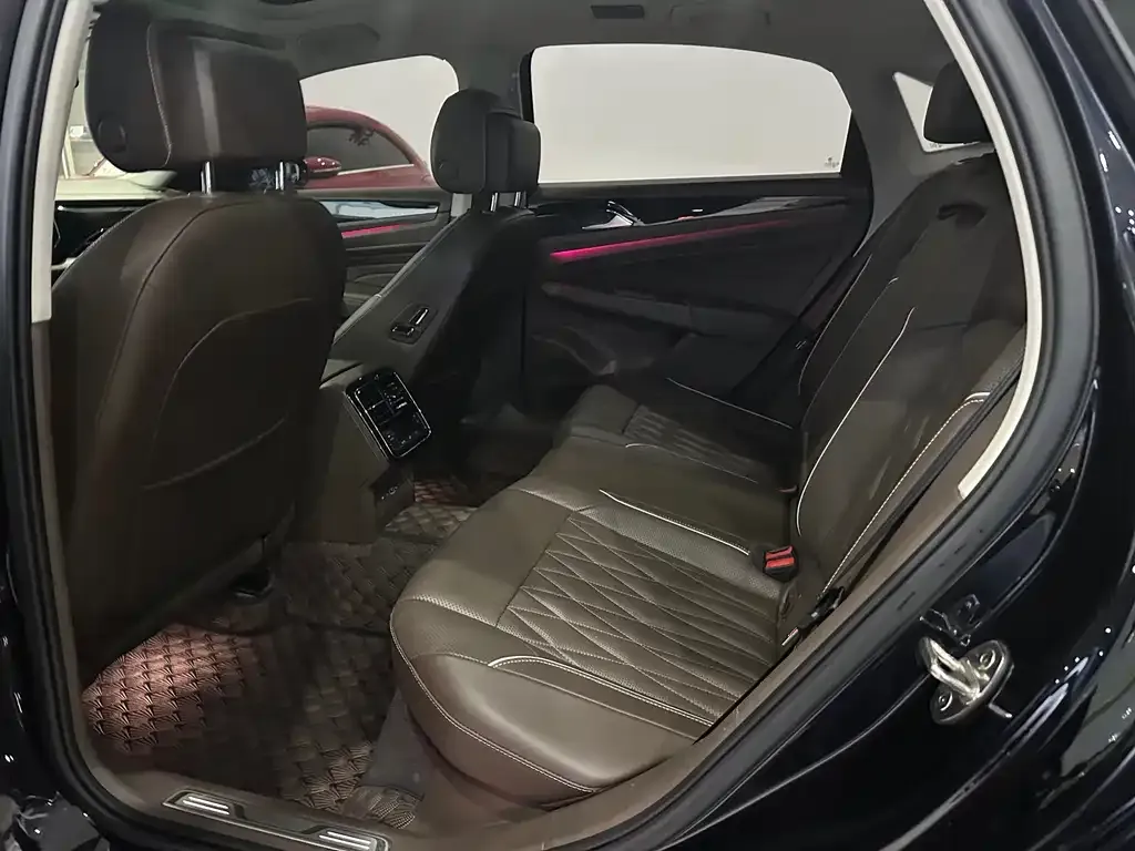 Volkswagen Passat 2021 из CN, фото 2