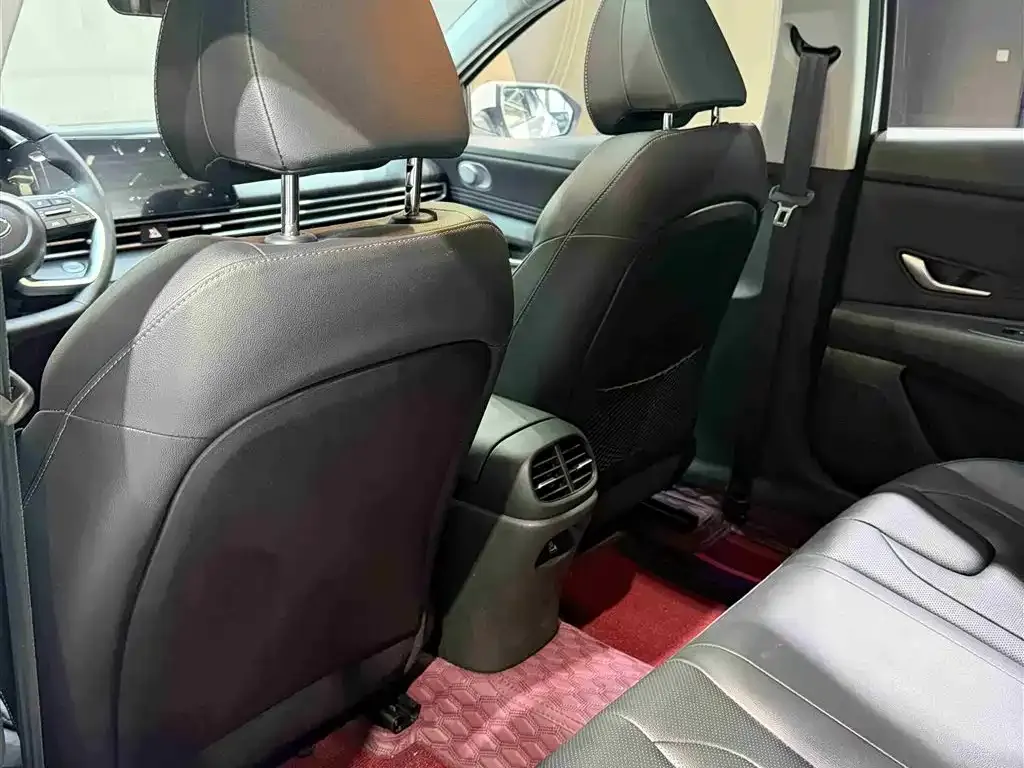 Hyundai Elantra 2023 из CN, фото 7