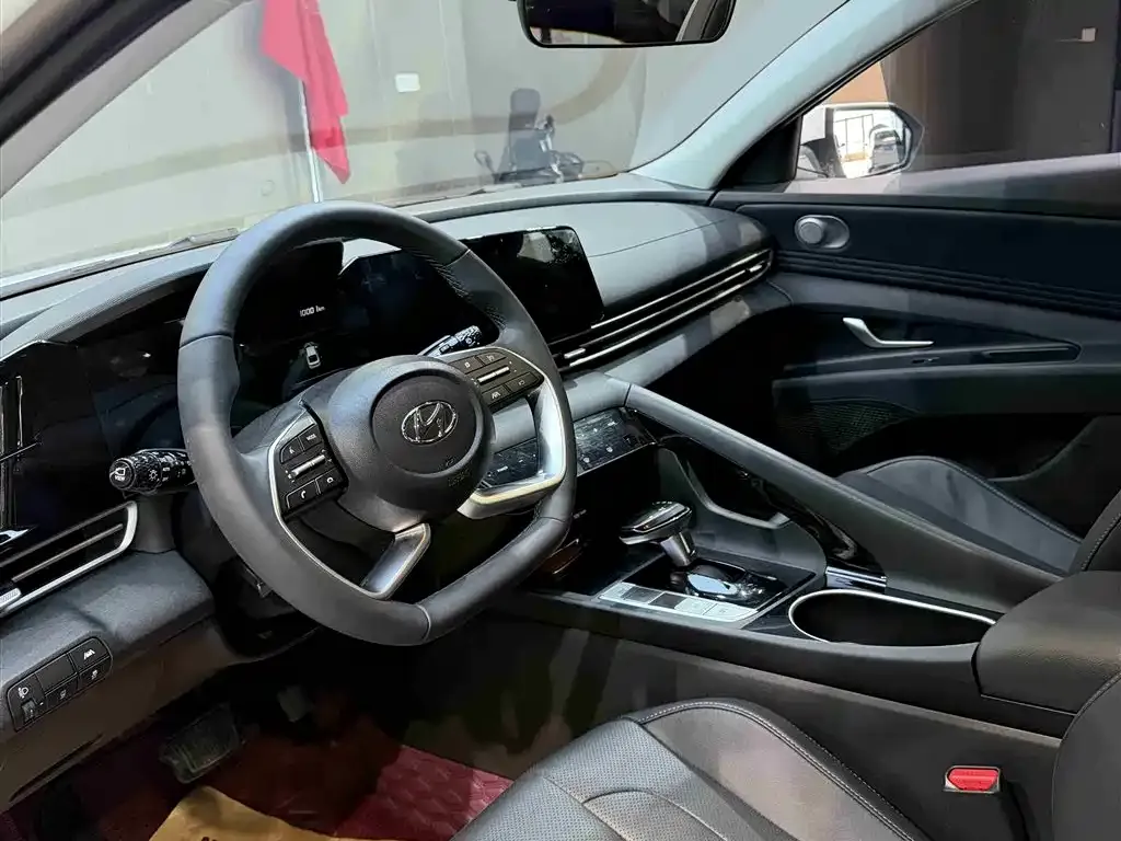 Hyundai Elantra 2023 из CN, фото 4