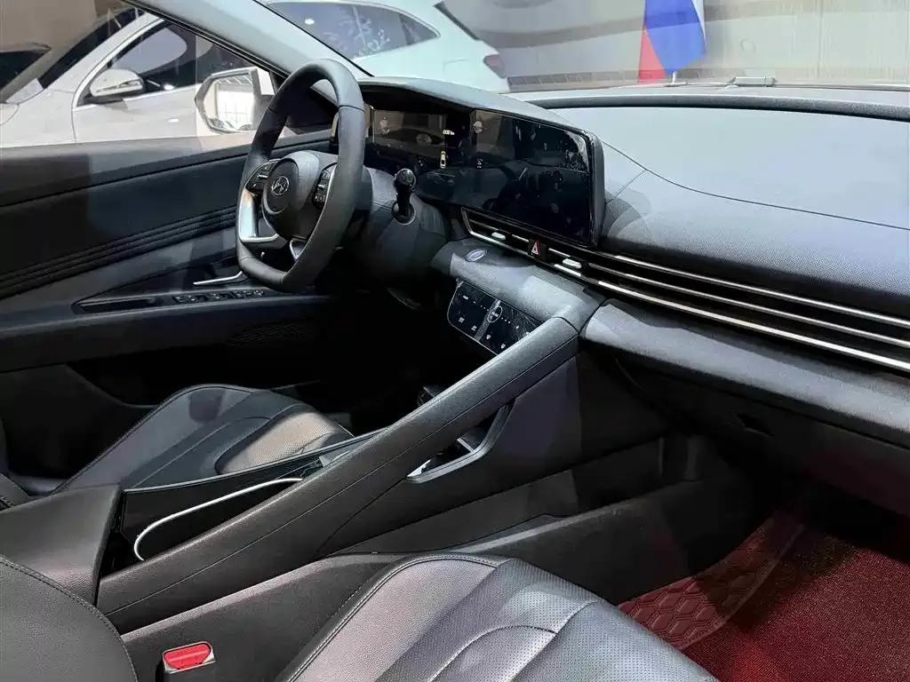 Hyundai Elantra 2023 из CN, фото 3