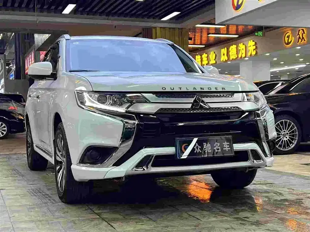 Mitsubishi Outlander 2023 из CN, фото 1