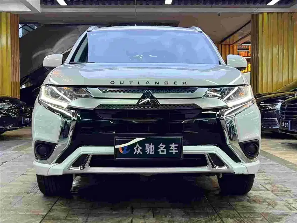 Mitsubishi Outlander 2023 из CN, фото 8
