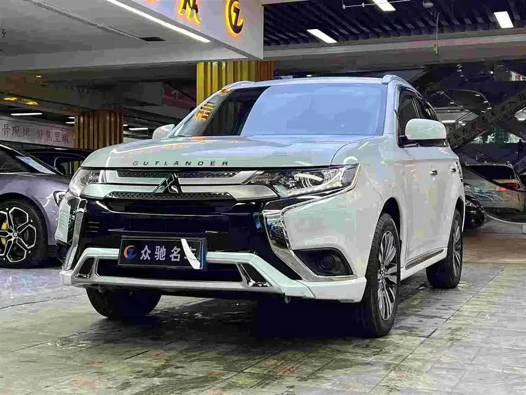 Mitsubishi Outlander 2023 из CN, фото 4