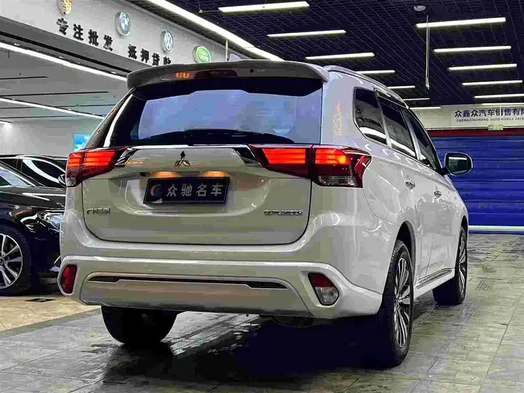 Mitsubishi Outlander 2023 из CN, фото 7