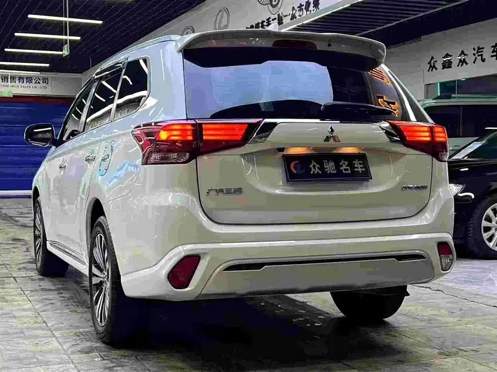 Mitsubishi Outlander 2023 из CN, фото 9