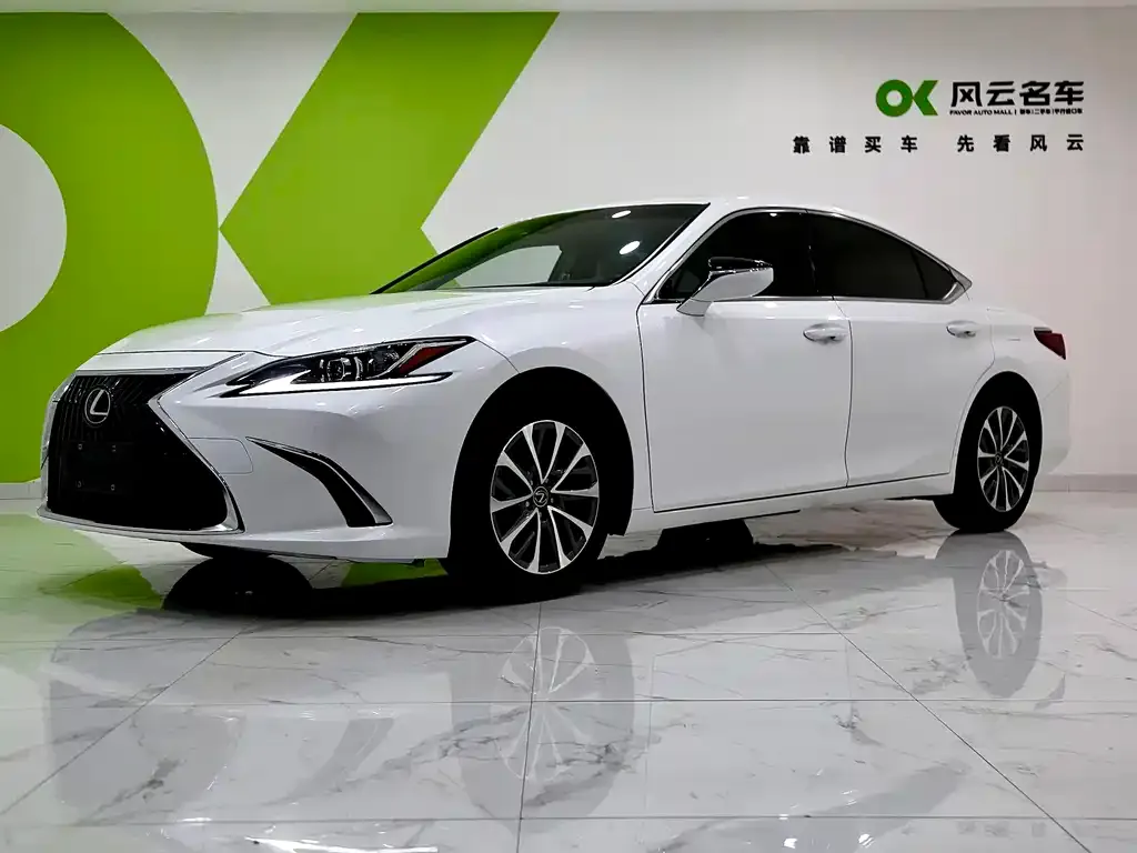 Lexus ES — фото 1
