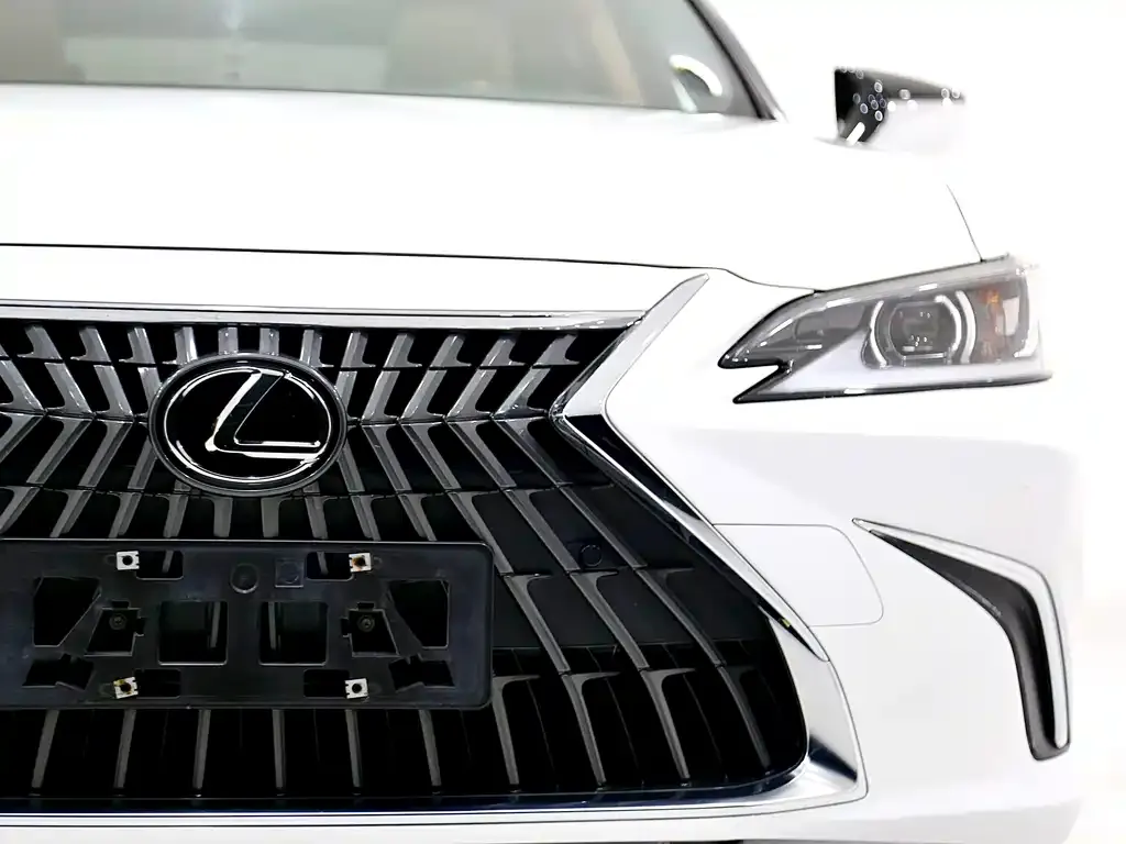 Lexus ES — фото 10
