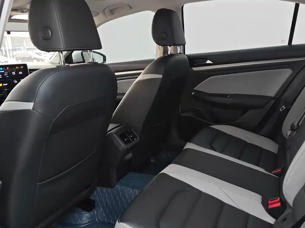 Volkswagen Bora 2023 из CN, фото 9