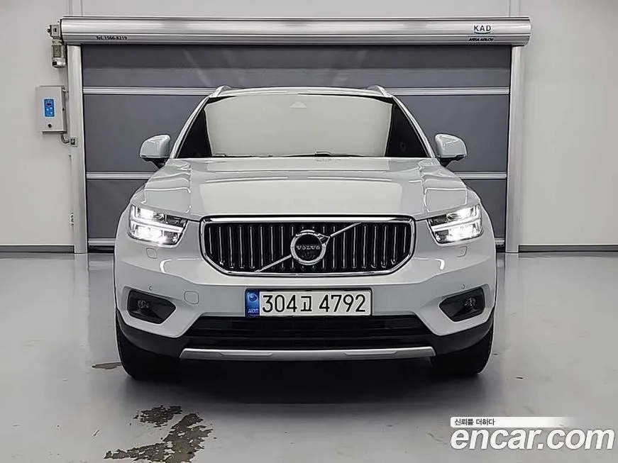 Volvo XC40 — фото 1
