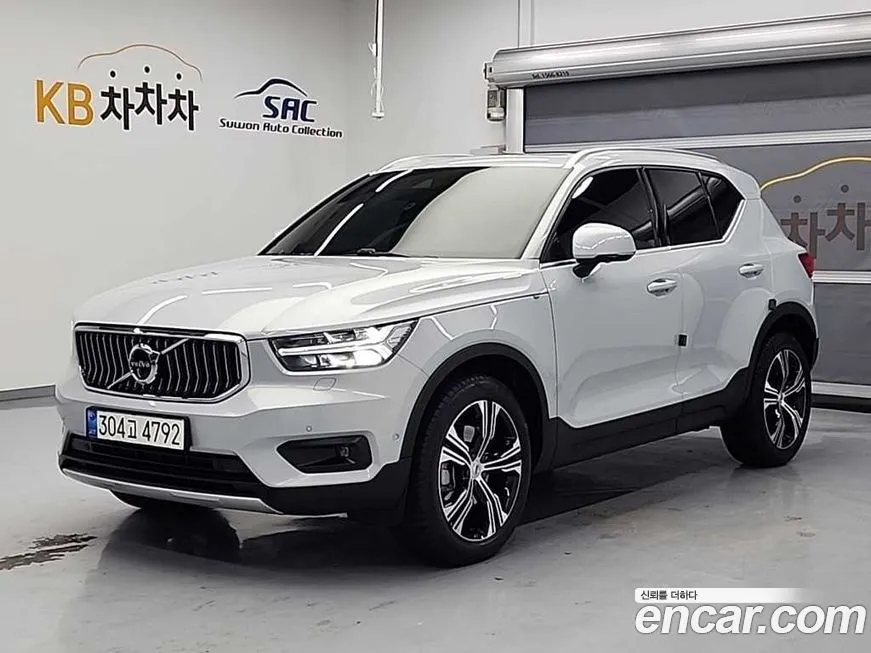 Volvo XC40 — фото 9
