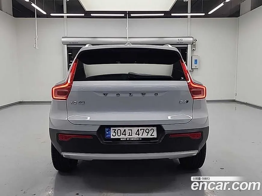 Volvo XC40 — фото 10