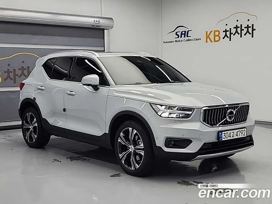 Volvo XC40 — фото 8