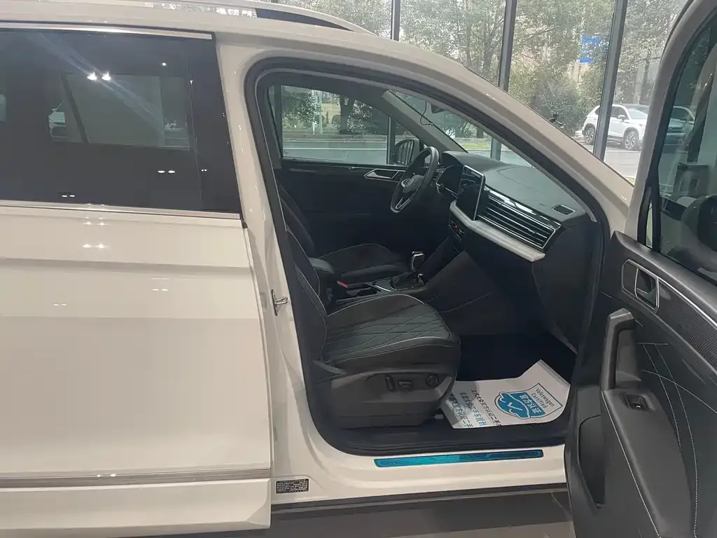 Volkswagen Tiguan L 2024 из CN, фото 5