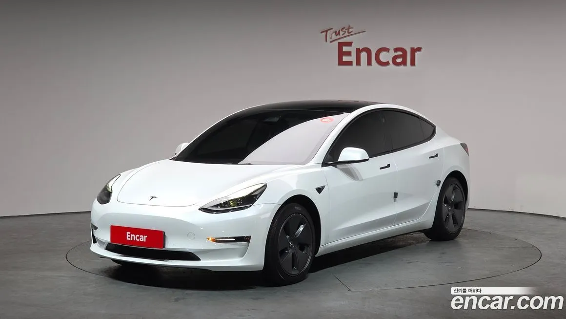 Tesla Model 3 — фото 1