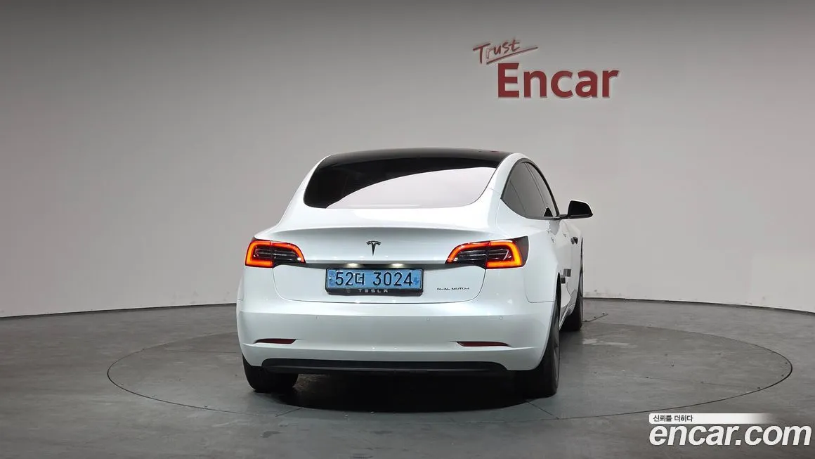 Tesla Model 3 — фото 3