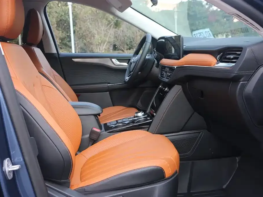 Ford Escape 2023 из CN, фото 2