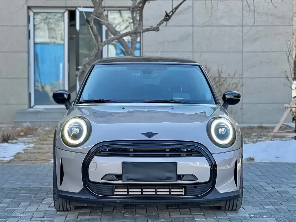 MINI Cooper (3-door) 2023 из CN, фото 2