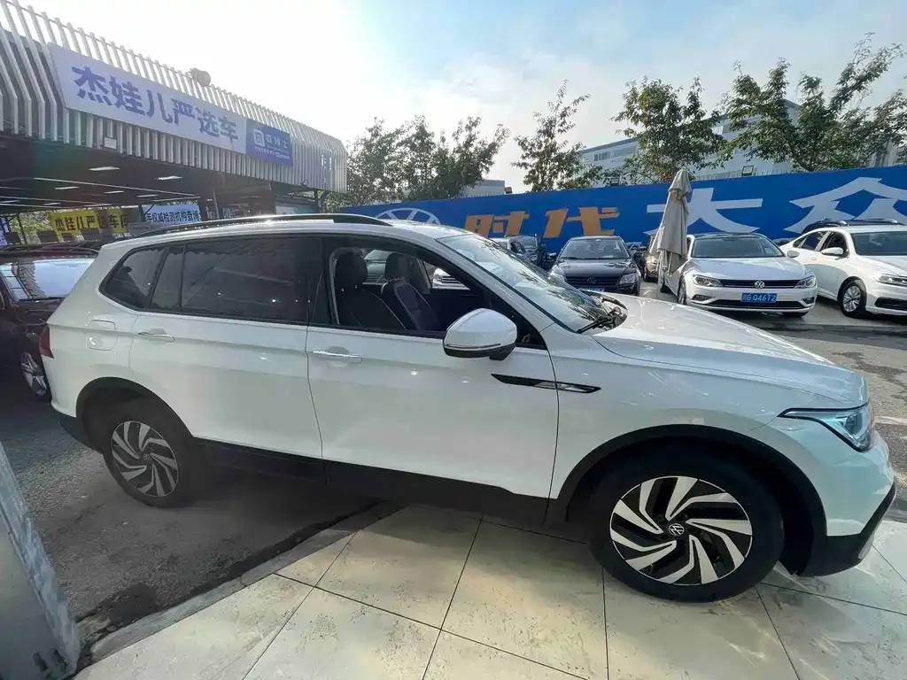 Volkswagen Tiguan L 2022 из CN, фото 8