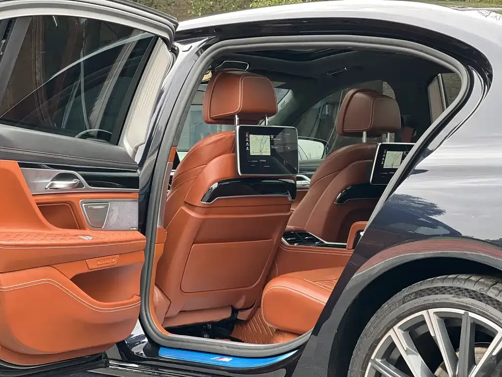 BMW 7 Series 2023 из CN, фото 5