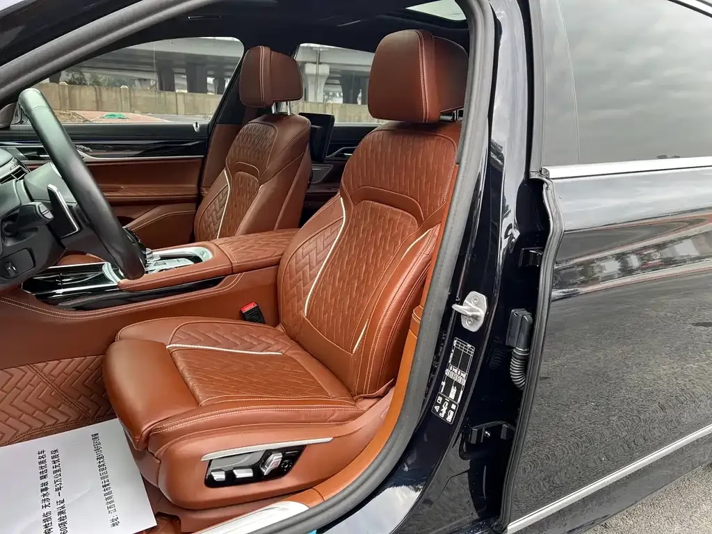 BMW 7 Series 2023 из CN, фото 10
