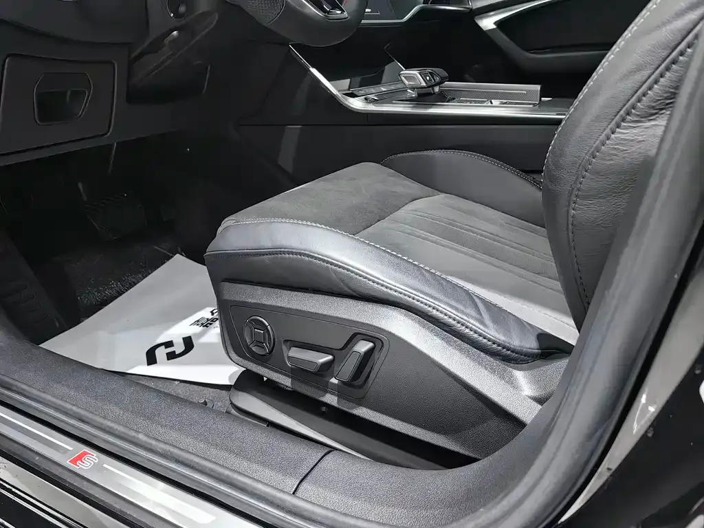 Audi A6L 2021 из CN, фото 5