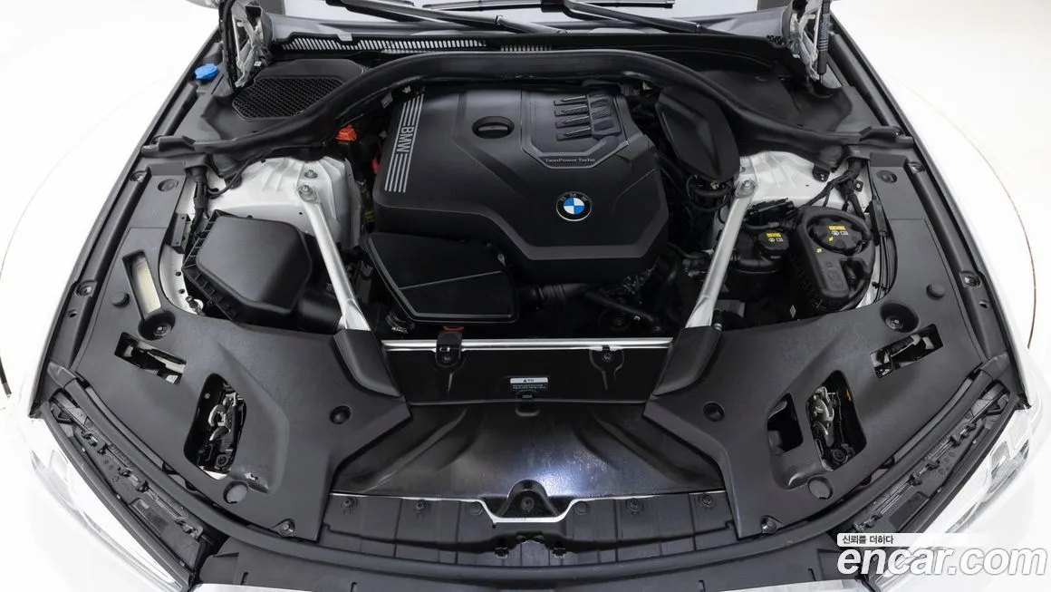 BMW 5-Series — фото 10