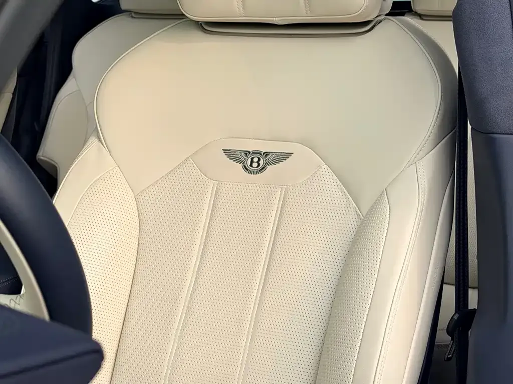 Bentley Bentayga 2024 из CN, фото 8