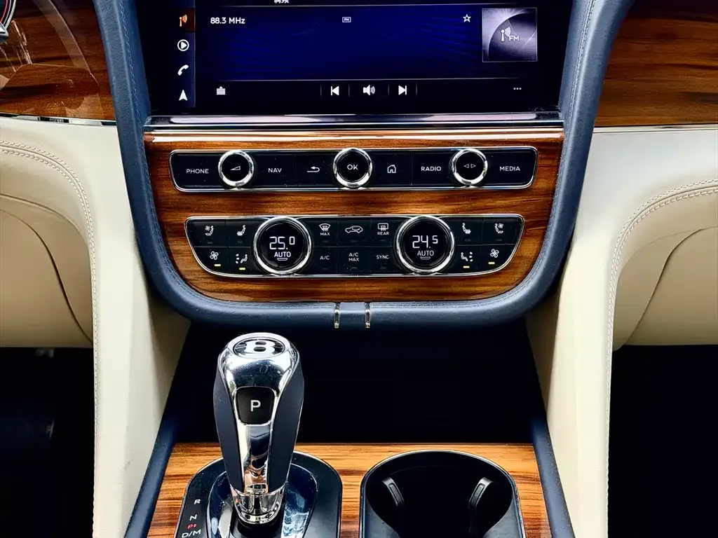 Bentley Bentayga 2024 из CN, фото 7