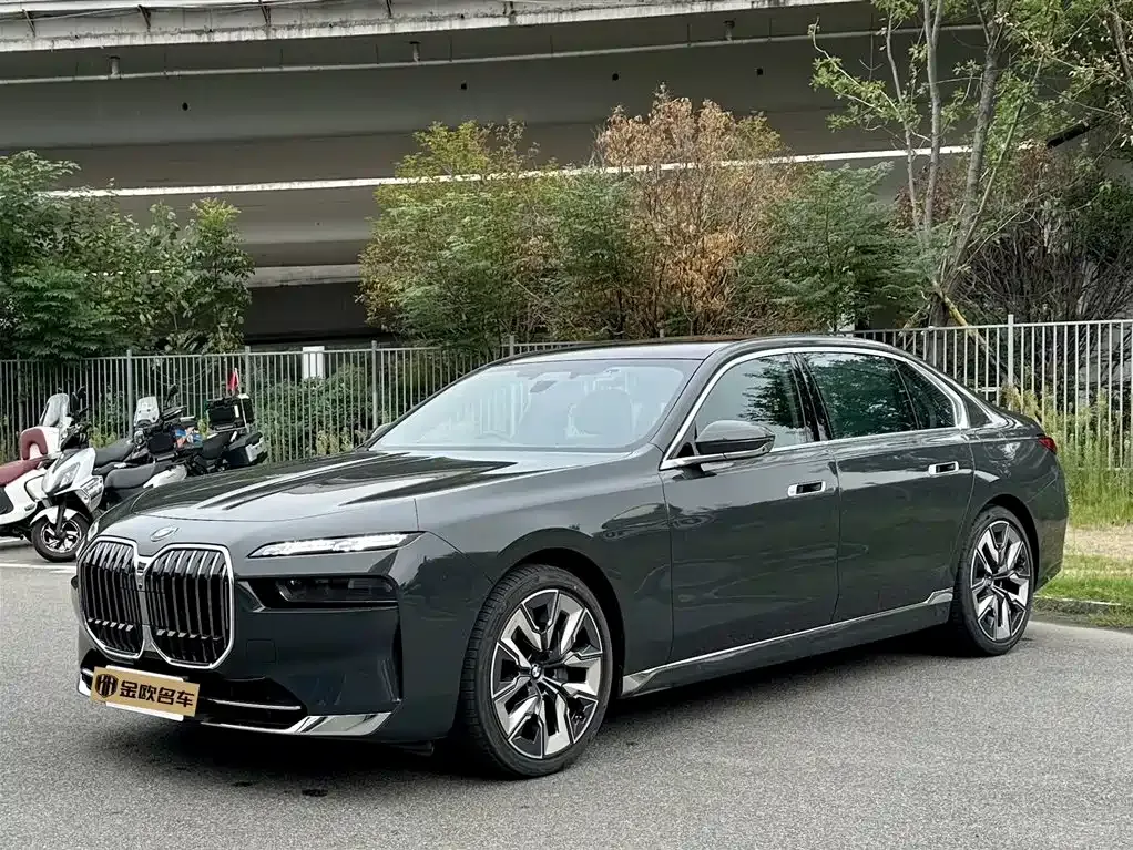 BMW 7 Series 2024 из CN, фото 1
