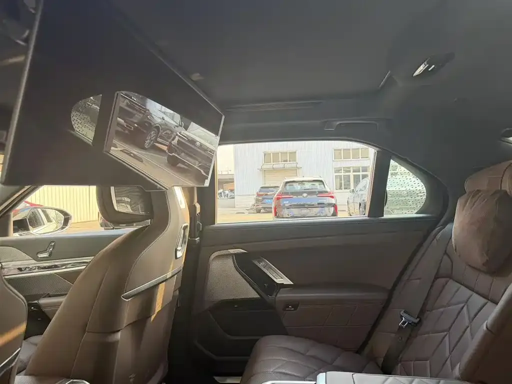 BMW 7 Series 2024 из CN, фото 8