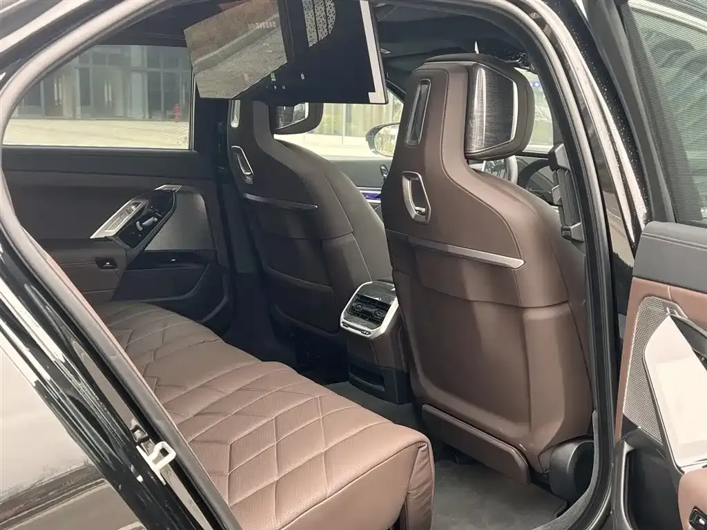 BMW 7 Series 2024 из CN, фото 6