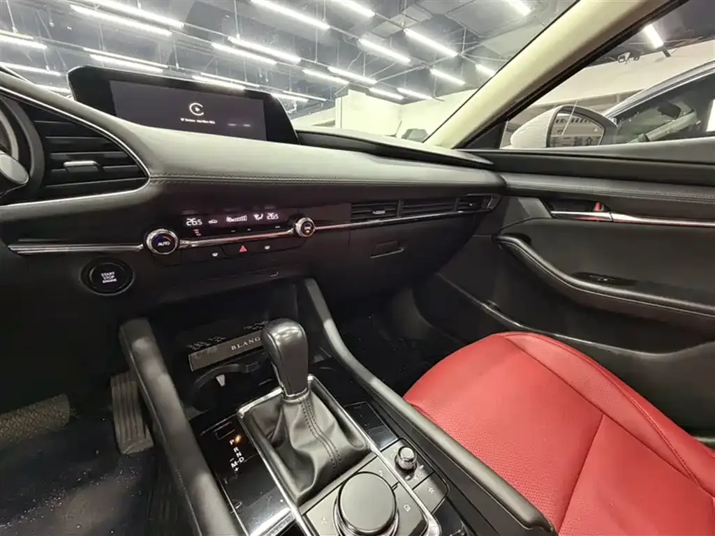 Mazda 3 Axela 2022 из CN, фото 2