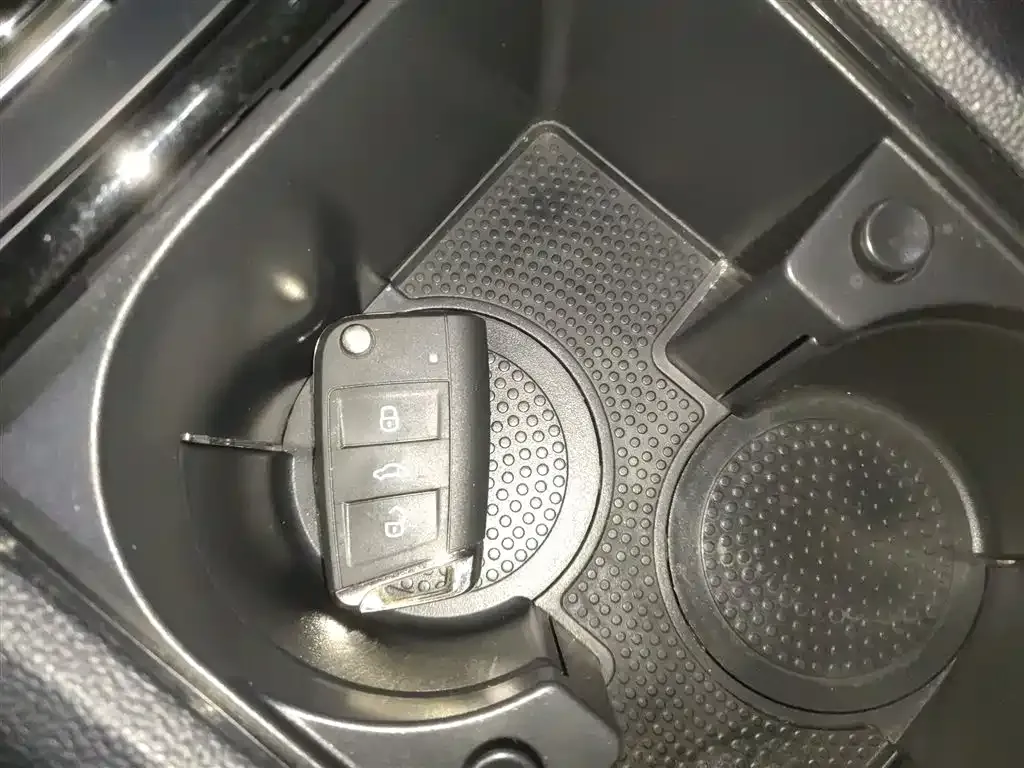 Volkswagen Sagitar 2023 из CN, фото 8