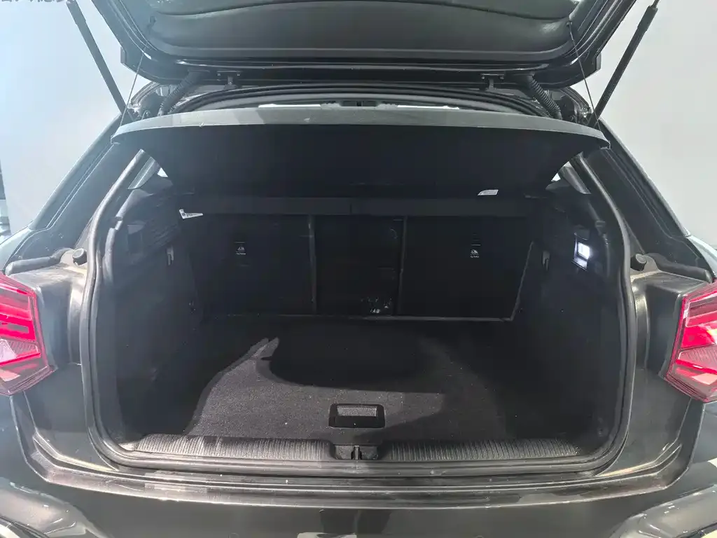 Audi Q2L 2025 из CN, фото 4
