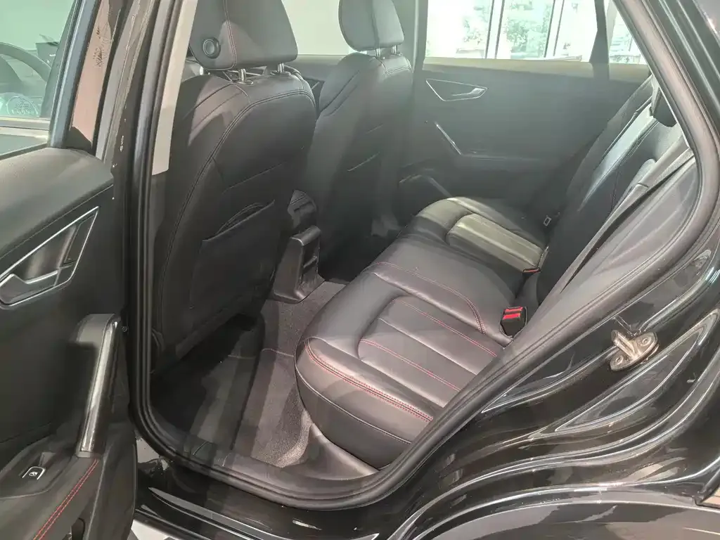 Audi Q2L 2025 из CN, фото 9