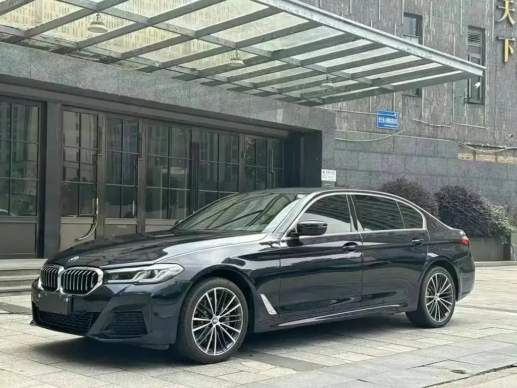 BMW 5 Series — фото 1