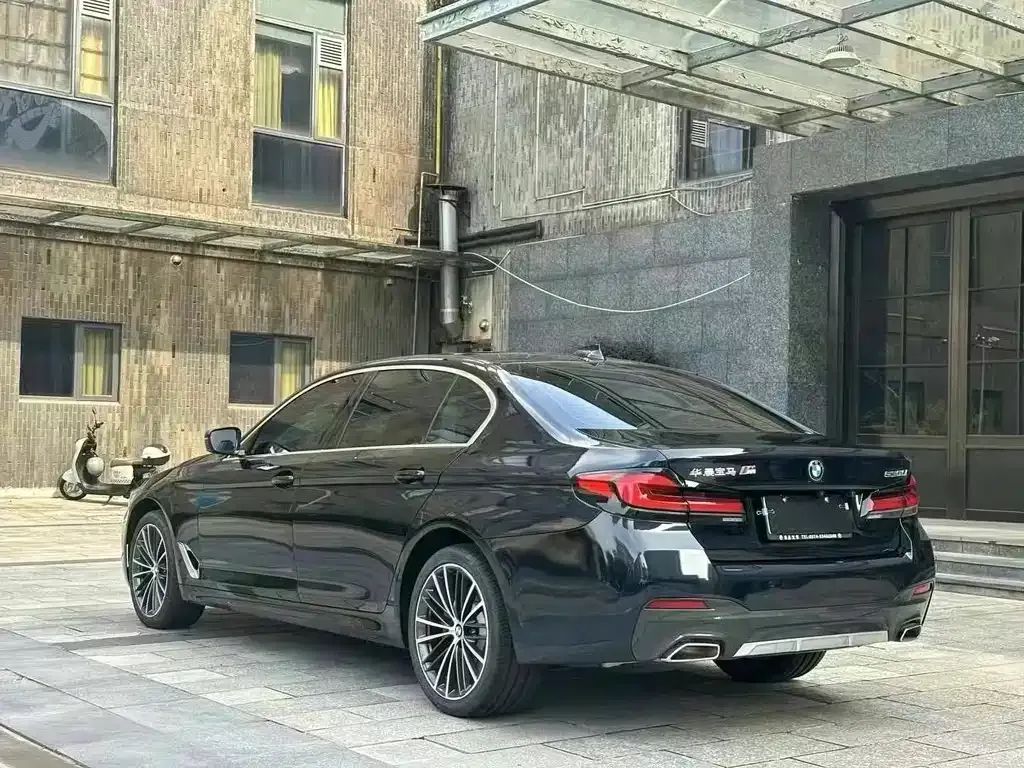 BMW 5 Series — фото 9