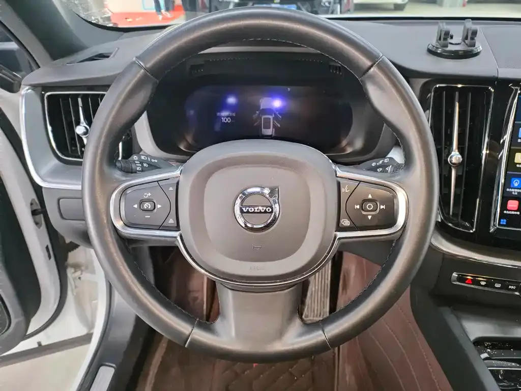 Volvo XC60 2023 из CN, фото 6
