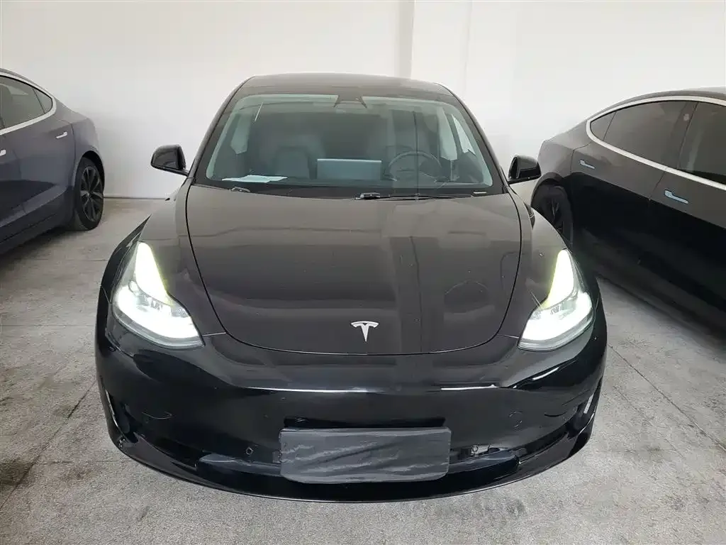 Tesla Model 3 — фото 3