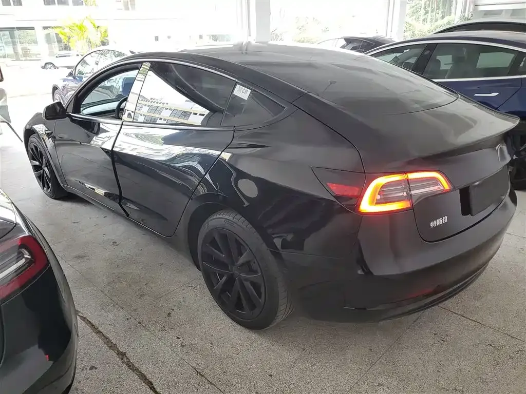 Tesla Model 3 — фото 6