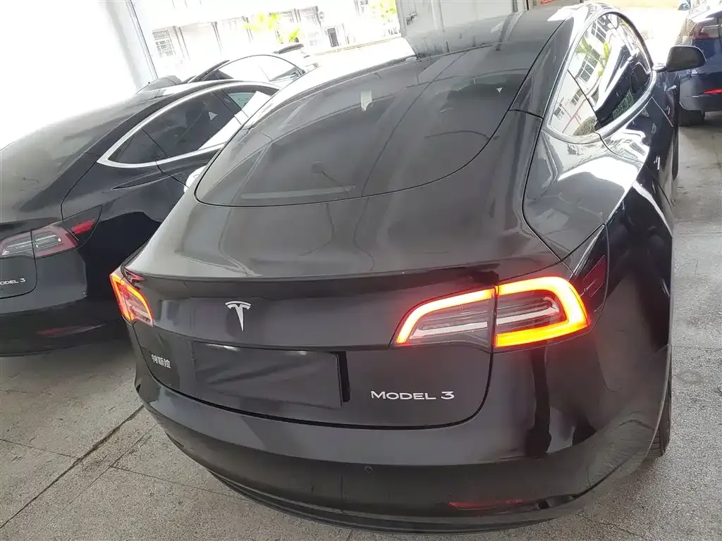 Tesla Model 3 — фото 4