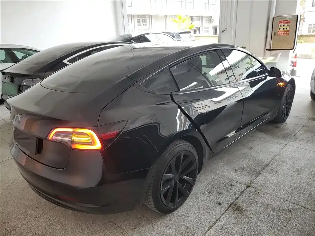 Tesla Model 3 — фото 2