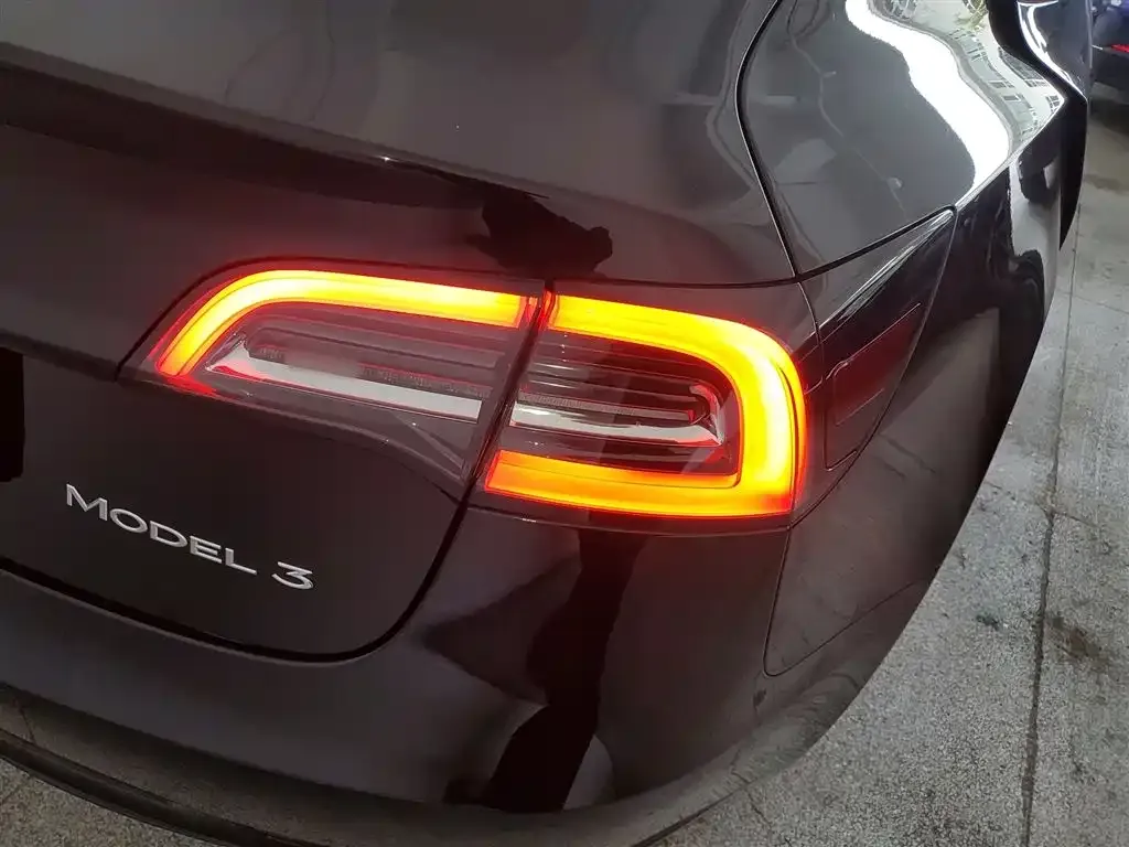 Tesla Model 3 — фото 8