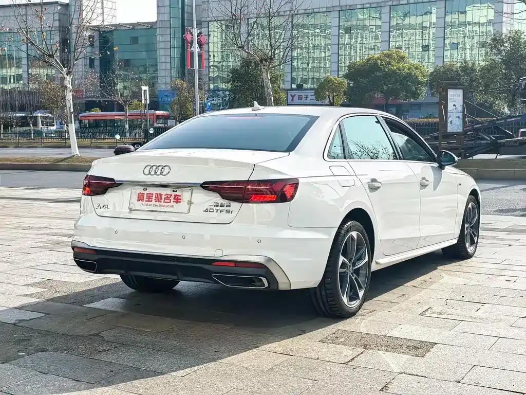 Audi A4L 2022 из CN, фото 2
