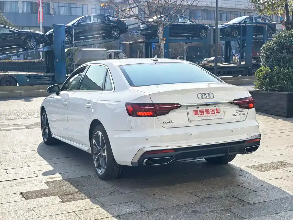 Audi A4L 2022 из CN, фото 8