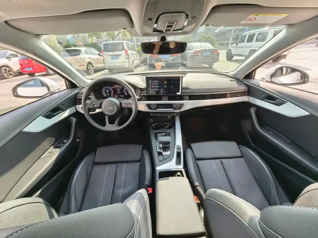 Audi A4L 2022 из CN, фото 4