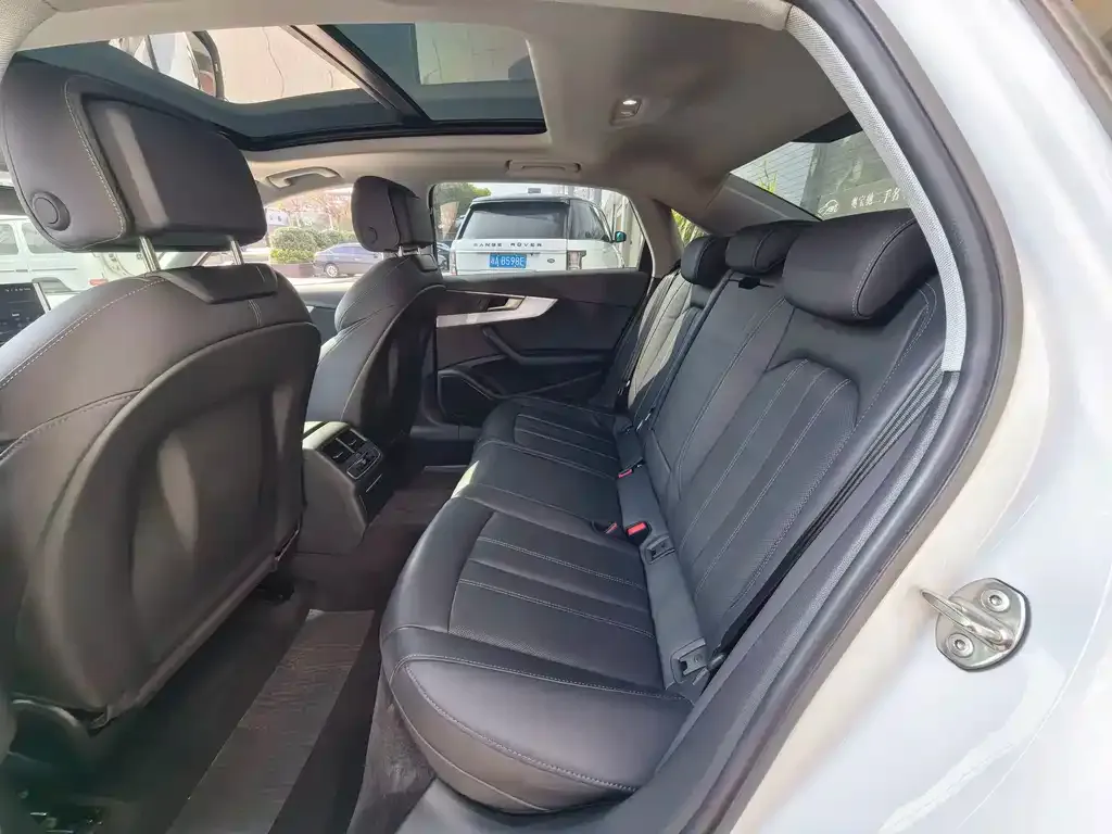 Audi A4L 2022 из CN, фото 6