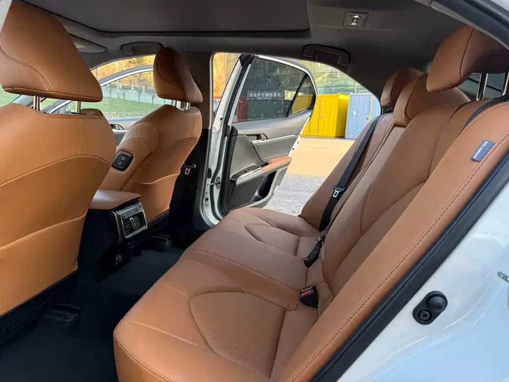 Toyota Camry 2021 из CN, фото 2